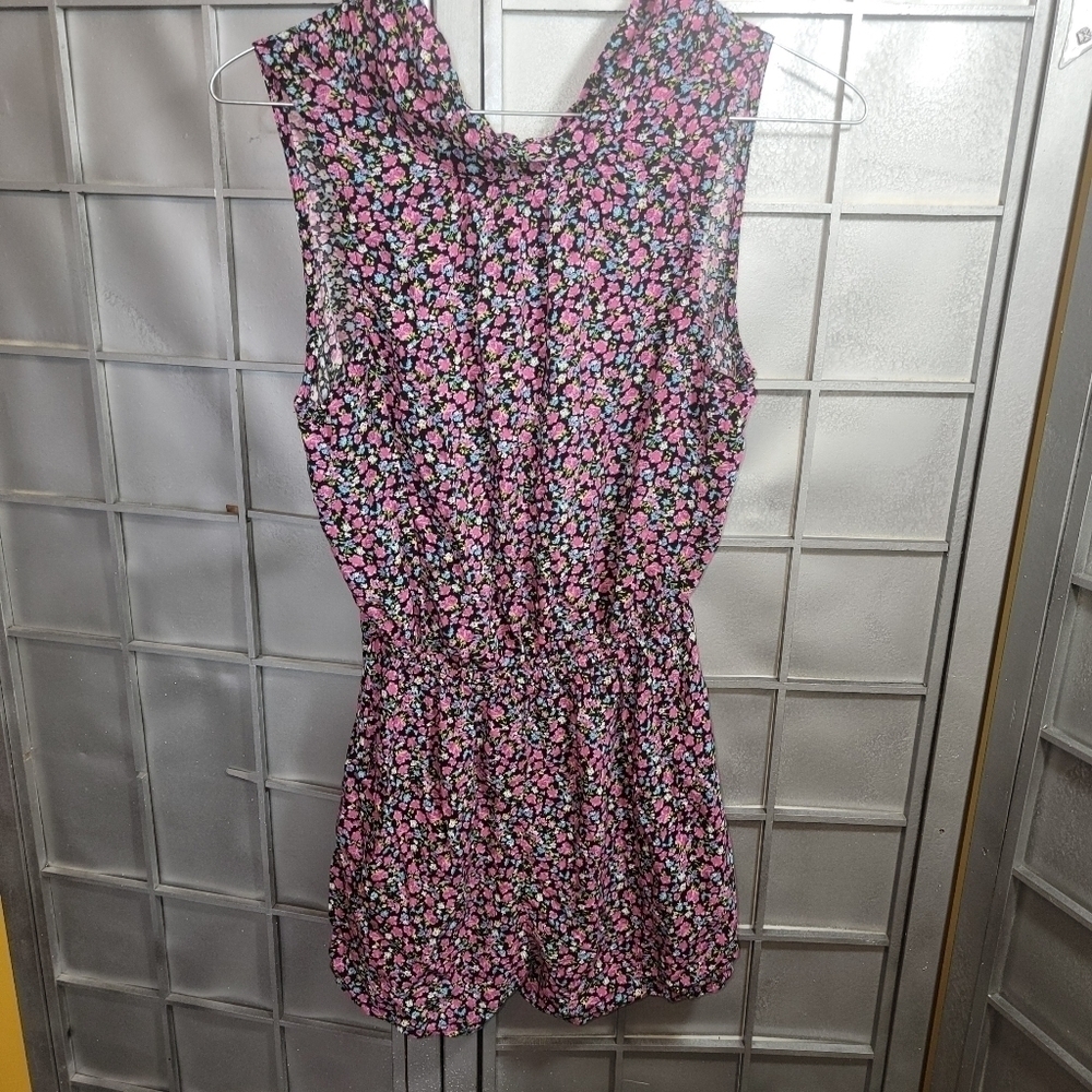 Forever 21 small Jumper shorts outfit. Romper  Black with floral.